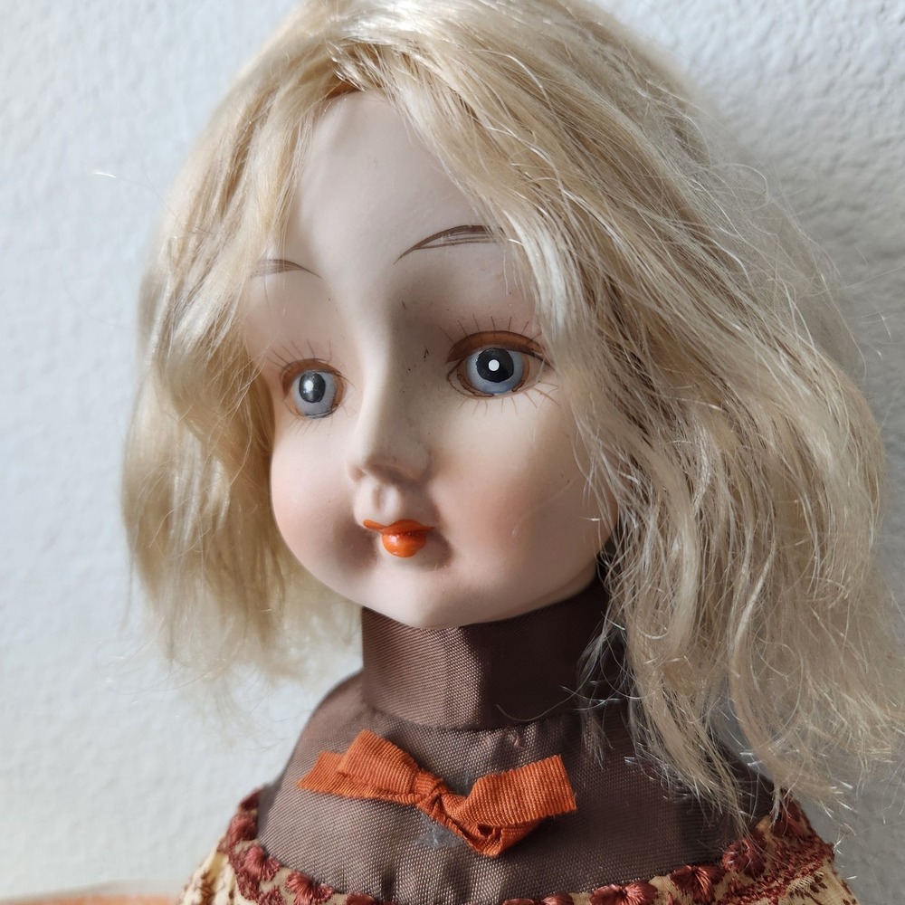 HAUNTED Collectors Porcelain Bradley Doll Blonde Hair Blue Eye Certificate BR121 - Picture 6 of 12